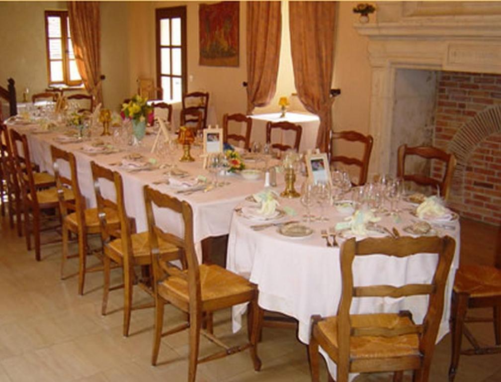 Logis Hotel - Le Relais Saint Vincent Ligny-le-Châtel エクステリア 写真